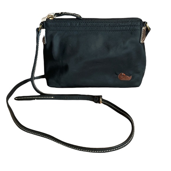 Dooney & Bourke Handbags - 🎉HP🎉 DOONEY & BOURKE Nylon Crossbody